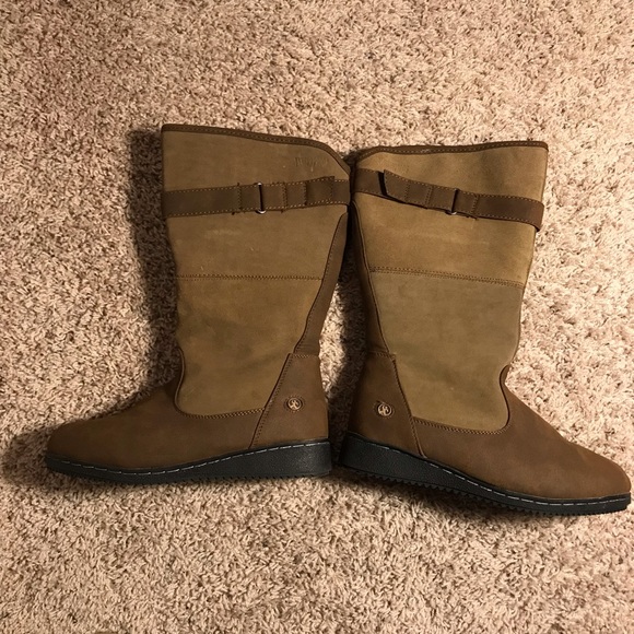 Trendy Women’s size 8 brown/dark brown waterproof boots. Winter, casual. - Picture 3 of 7